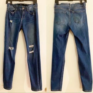 Distressed skinny jeans